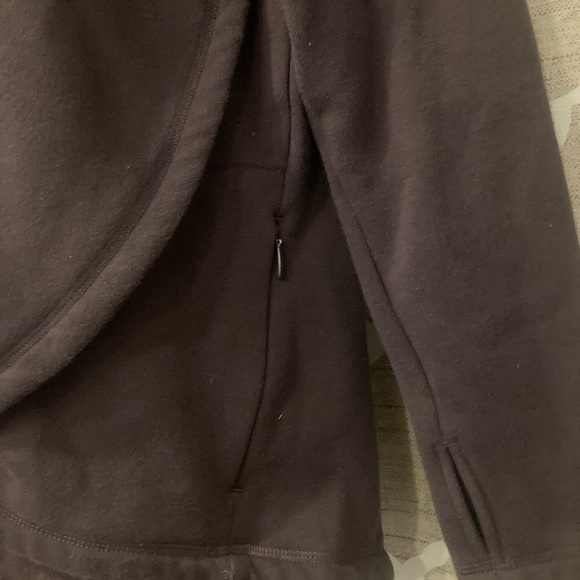 Athleta Mock-Neck Shoulder Zipper Fleece-Lined Pullover w/ Tulip Hem - Picture 10 of 10